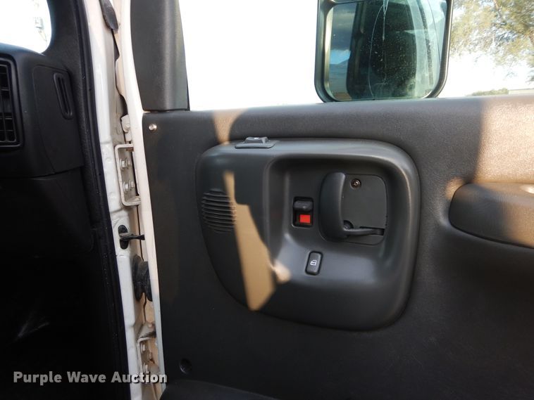 image for item FK9768 2004 GMC C4500 Crew Cab flatbed truck