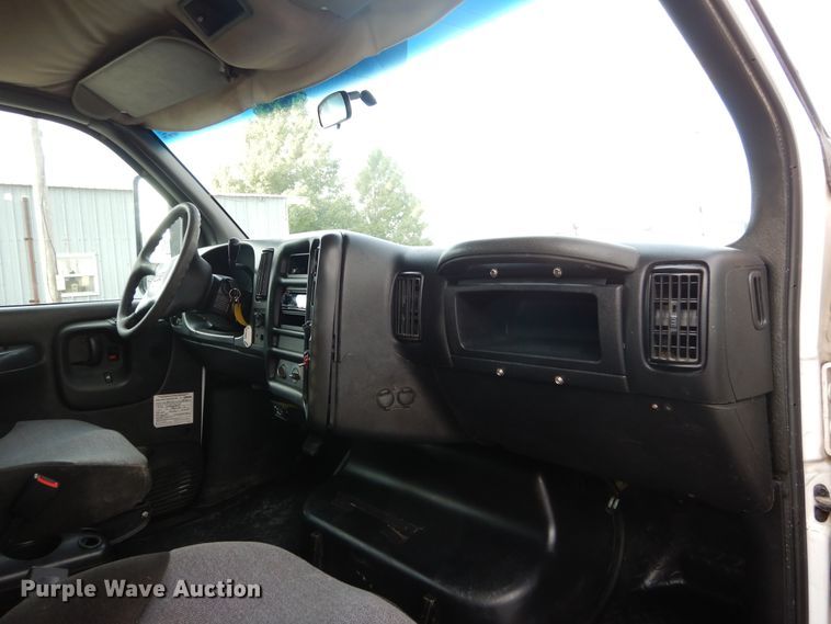 image for item FK9768 2004 GMC C4500 Crew Cab flatbed truck