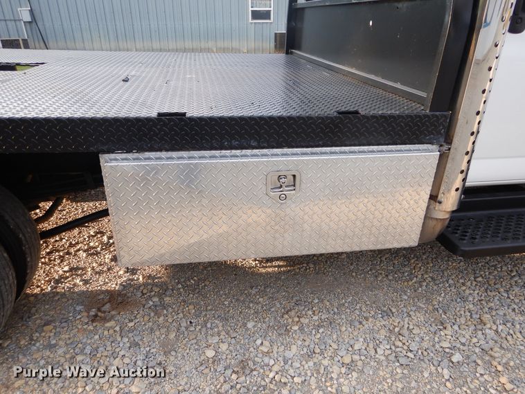 image for item FK9768 2004 GMC C4500 Crew Cab flatbed truck