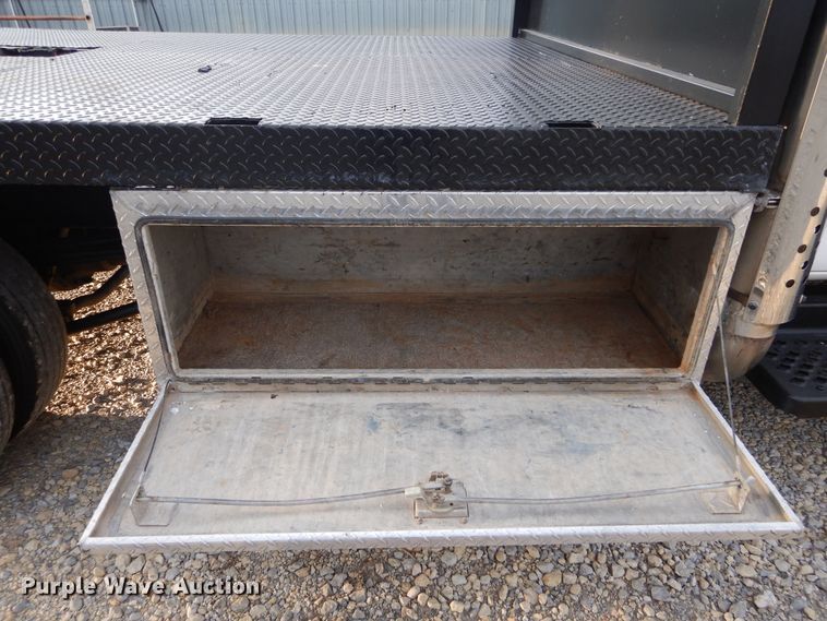 image for item FK9768 2004 GMC C4500 Crew Cab flatbed truck