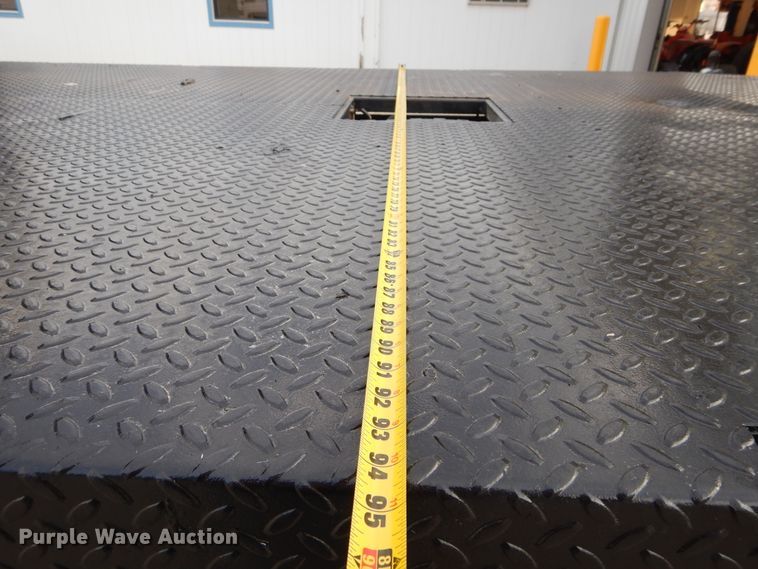 image for item FK9768 2004 GMC C4500 Crew Cab flatbed truck