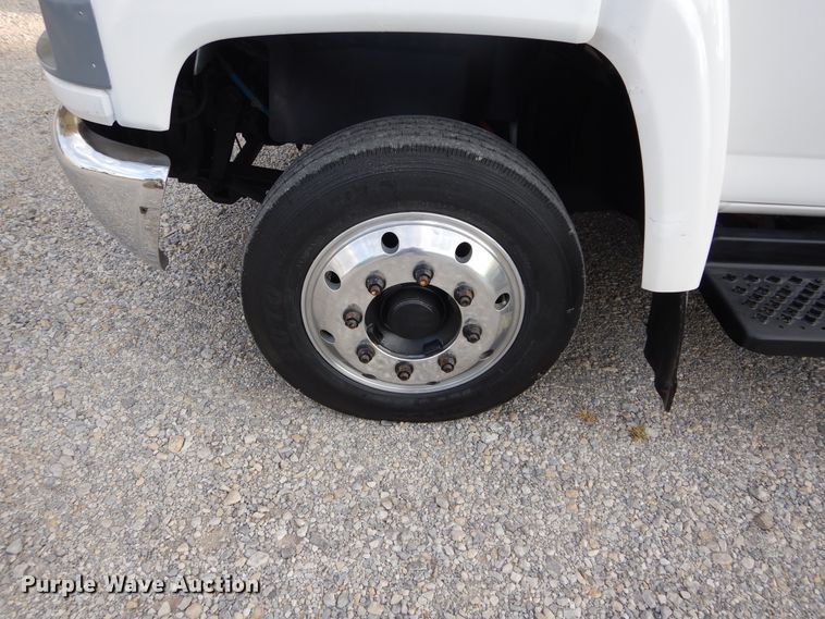 image for item FK9768 2004 GMC C4500 Crew Cab flatbed truck