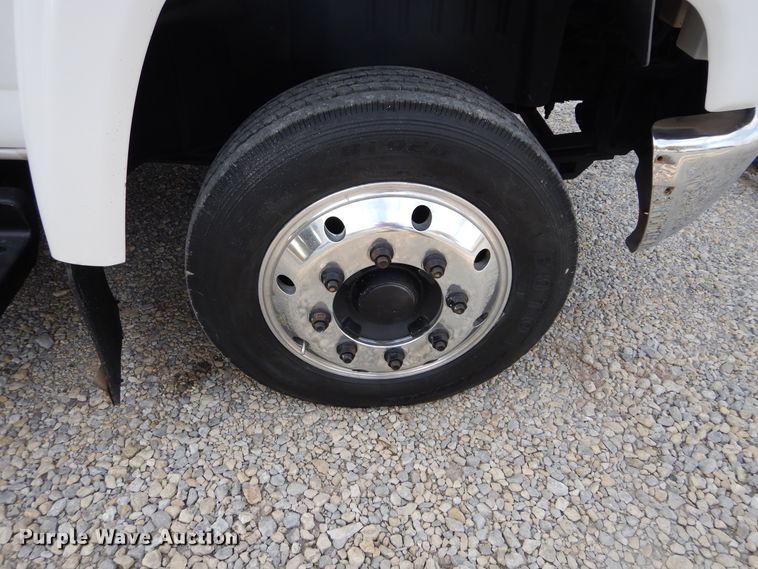 image for item FK9768 2004 GMC C4500 Crew Cab flatbed truck