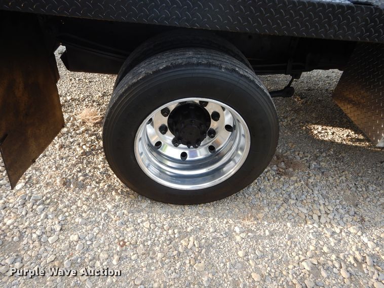 image for item FK9768 2004 GMC C4500 Crew Cab flatbed truck