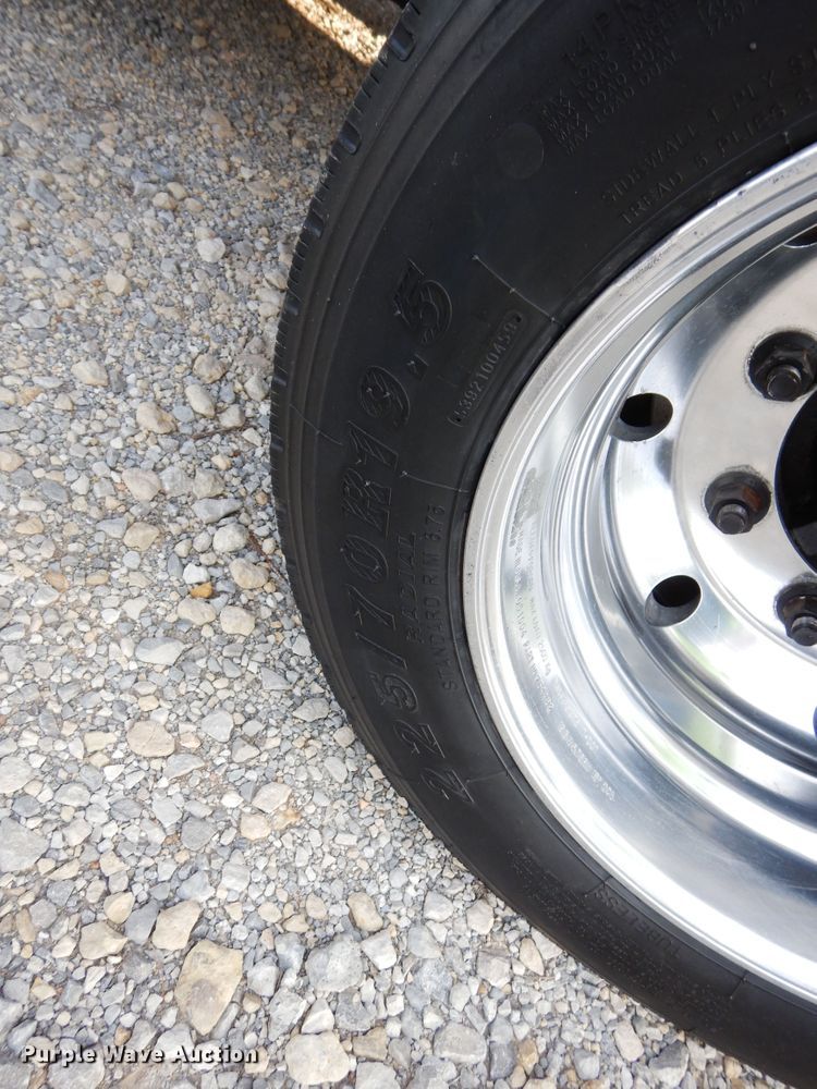 image for item FK9768 2004 GMC C4500 Crew Cab flatbed truck