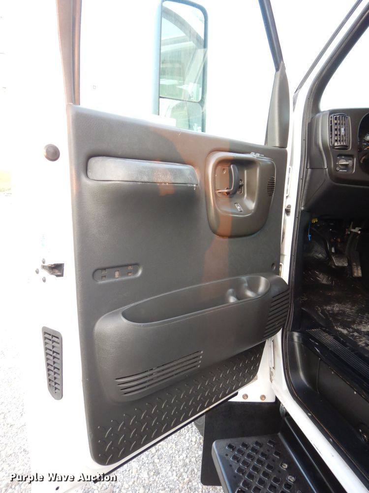 image for item FK9769 2008 Chevrolet C4500 service truck with crane