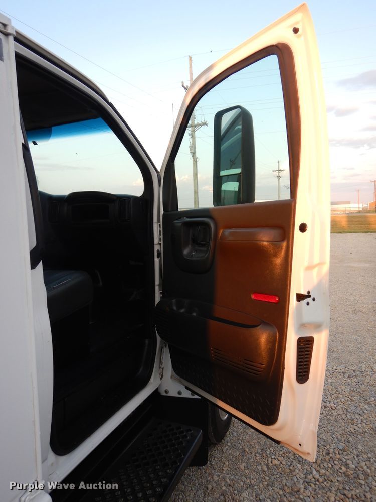 image for item FK9769 2008 Chevrolet C4500 service truck with crane