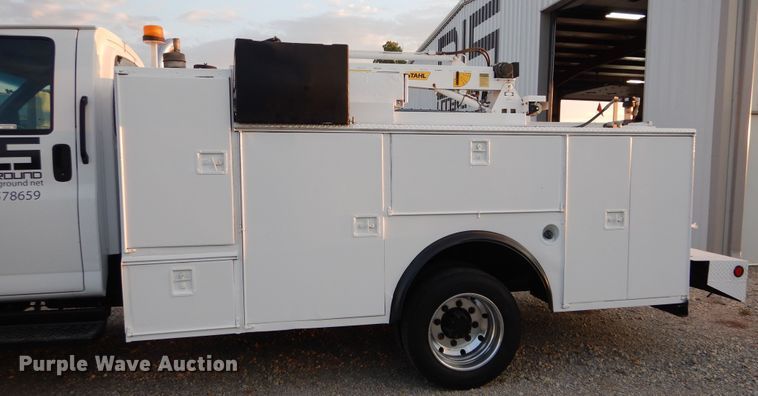 image for item FK9769 2008 Chevrolet C4500 service truck with crane