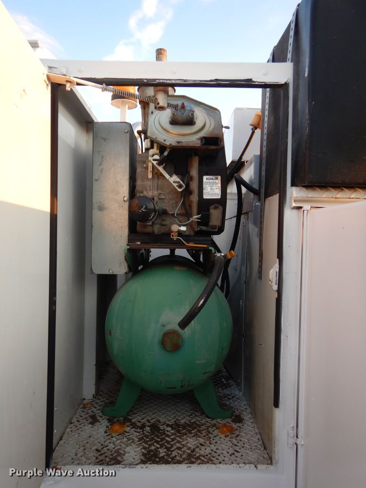 image for item FK9769 2008 Chevrolet C4500 service truck with crane