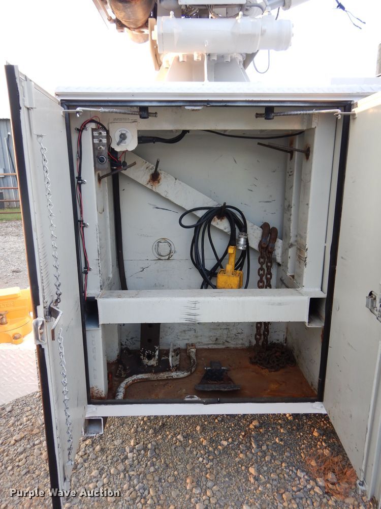 image for item FK9769 2008 Chevrolet C4500 service truck with crane