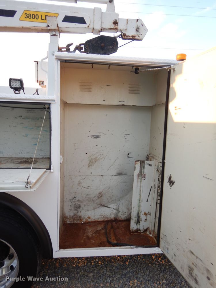 image for item FK9769 2008 Chevrolet C4500 service truck with crane