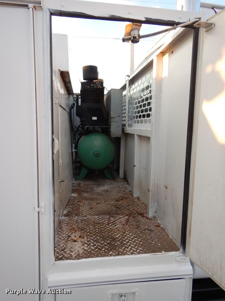 image for item FK9769 2008 Chevrolet C4500 service truck with crane