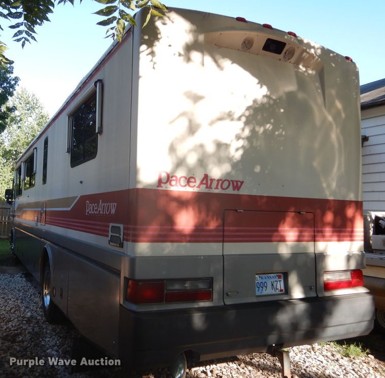 image for item FK9796 1993 Fleetwood Pace Arrow RV