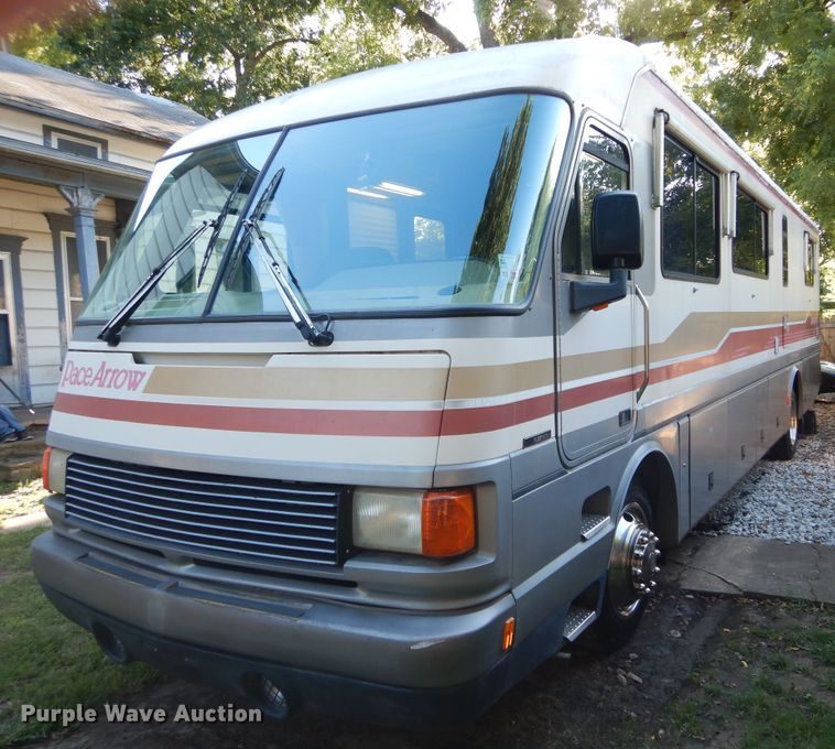 image for item FK9796 1993 Fleetwood Pace Arrow RV