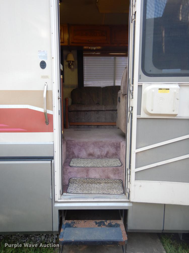 image for item FK9796 1993 Fleetwood Pace Arrow RV