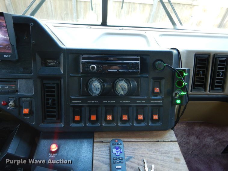 image for item FK9796 1993 Fleetwood Pace Arrow RV