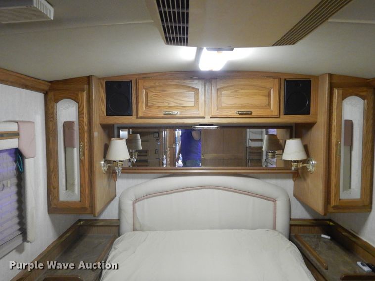 image for item FK9796 1993 Fleetwood Pace Arrow RV