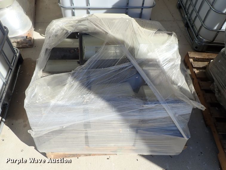 image for item FR9433 Approximately 105 lights