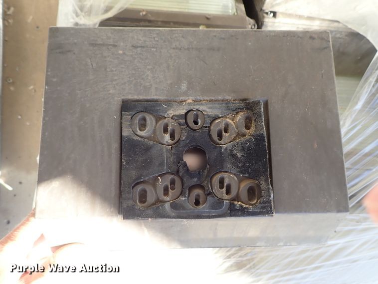 image for item FR9433 Approximately 105 lights