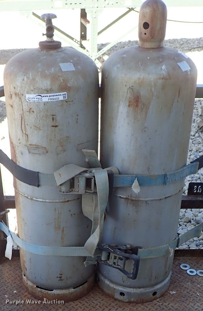 image for item FR9435 (2) steel propane tanks