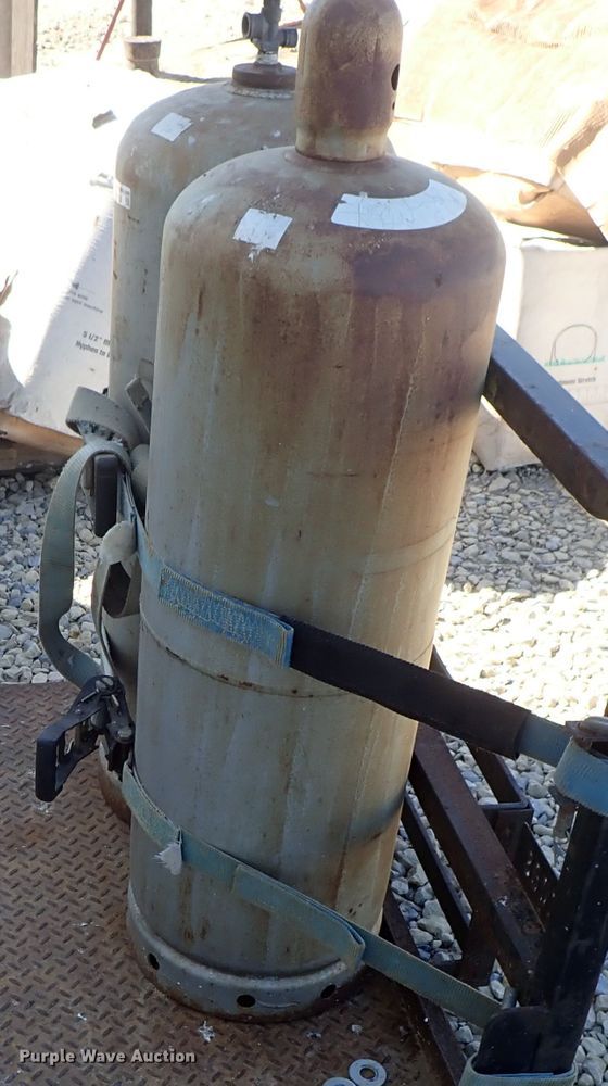 image for item FR9435 (2) steel propane tanks