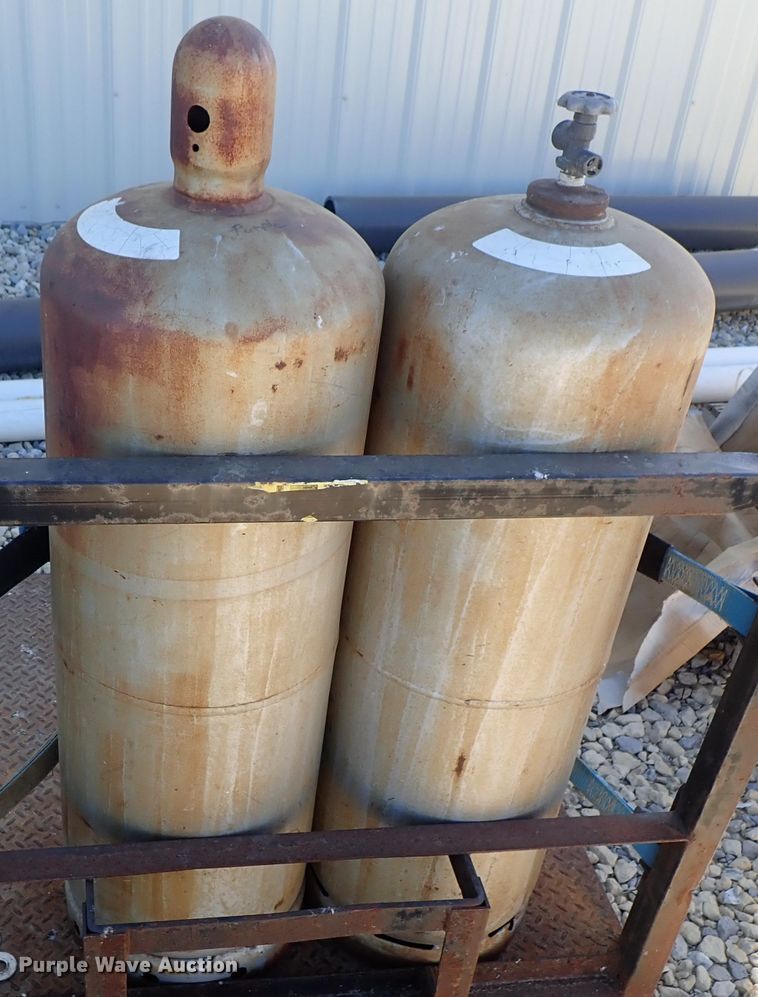 image for item FR9435 (2) steel propane tanks