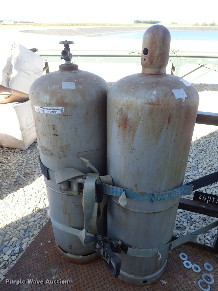 image for item FR9435 (2) steel propane tanks