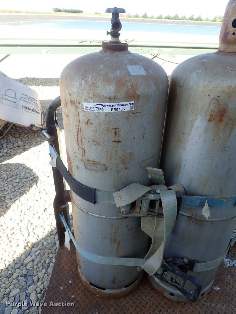 image for item FR9435 (2) steel propane tanks