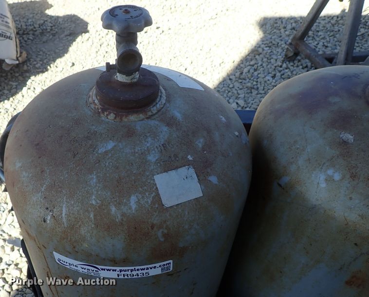 image for item FR9435 (2) steel propane tanks