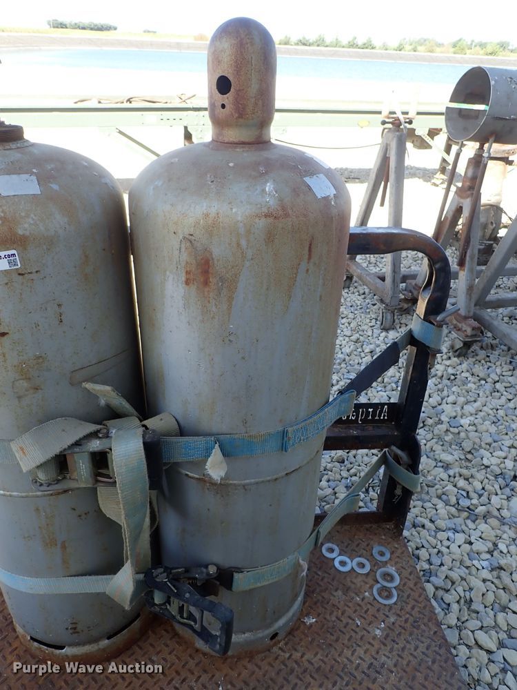 image for item FR9435 (2) steel propane tanks