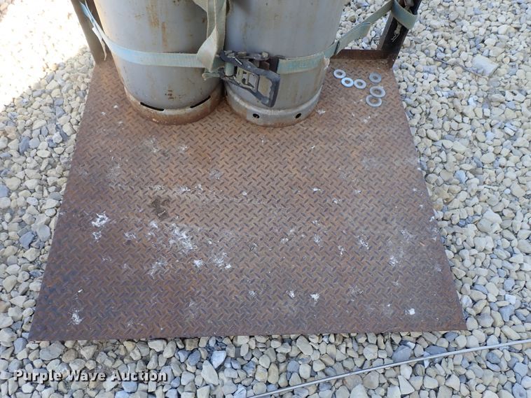 image for item FR9435 (2) steel propane tanks