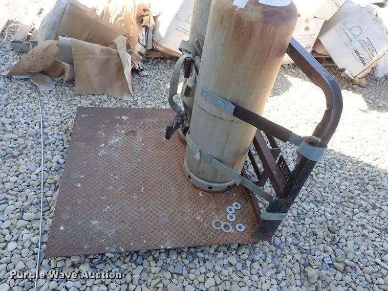 image for item FR9435 (2) steel propane tanks