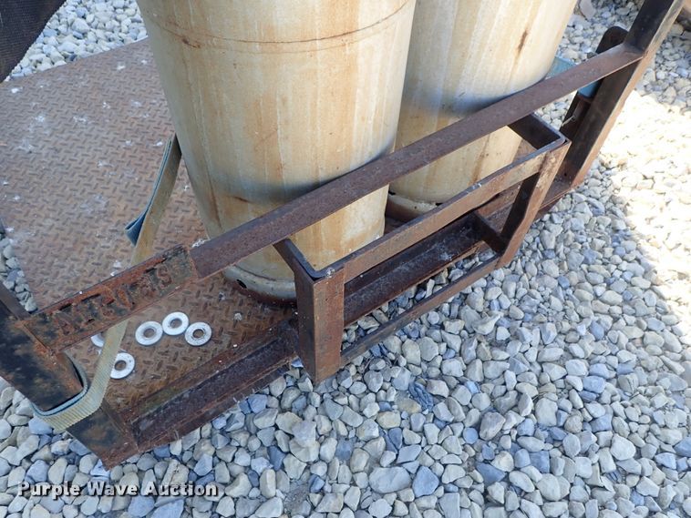 image for item FR9435 (2) steel propane tanks