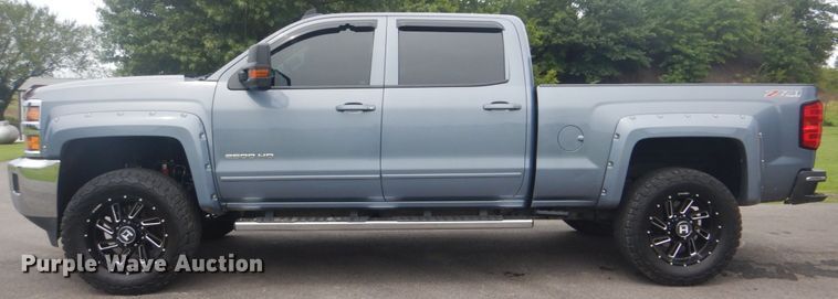 image for item FT9468 2015 Chevrolet Silverado 2500HD Crew Cab pickup truck