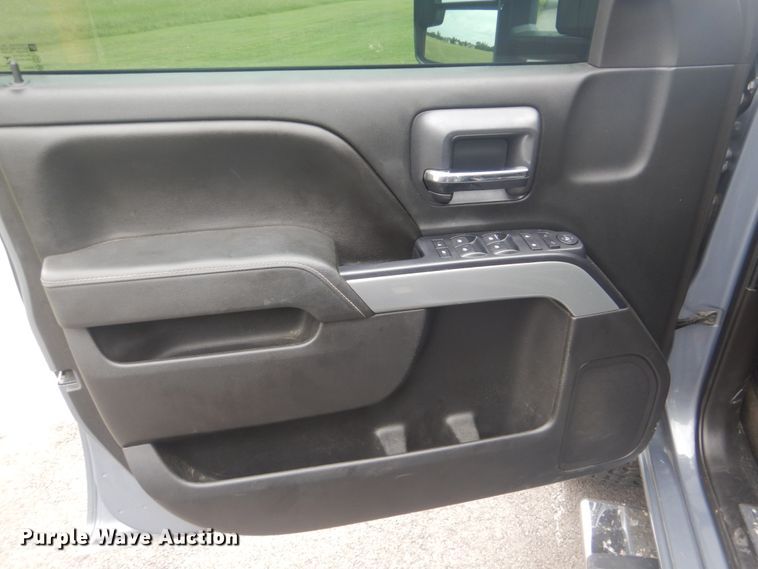 image for item FT9468 2015 Chevrolet Silverado 2500HD Crew Cab pickup truck