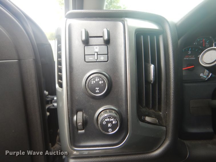 image for item FT9468 2015 Chevrolet Silverado 2500HD Crew Cab pickup truck