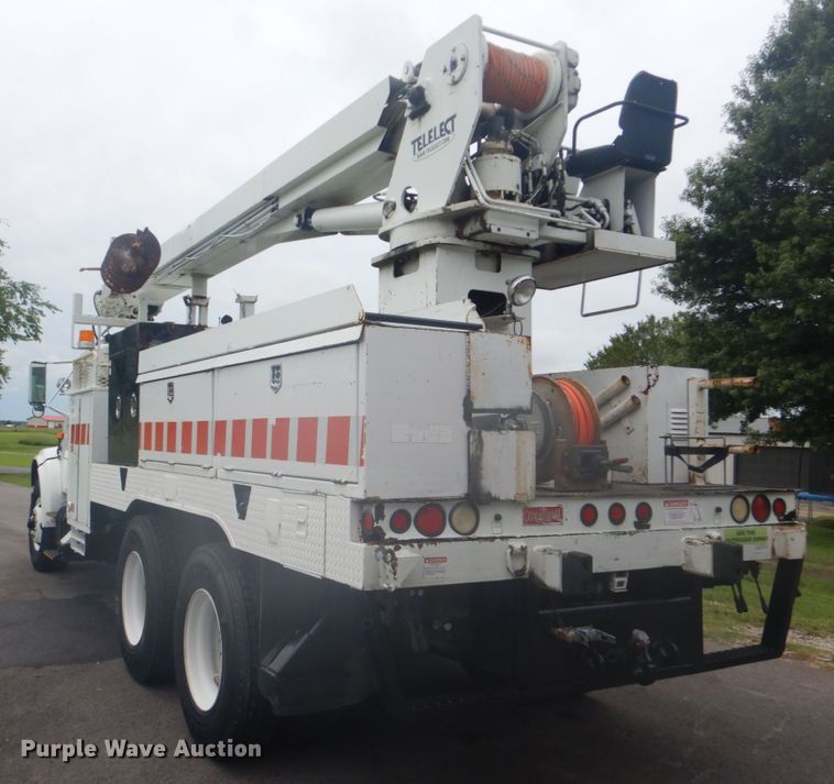 image for item FT9471 2002 International 4900 digger derrick truck