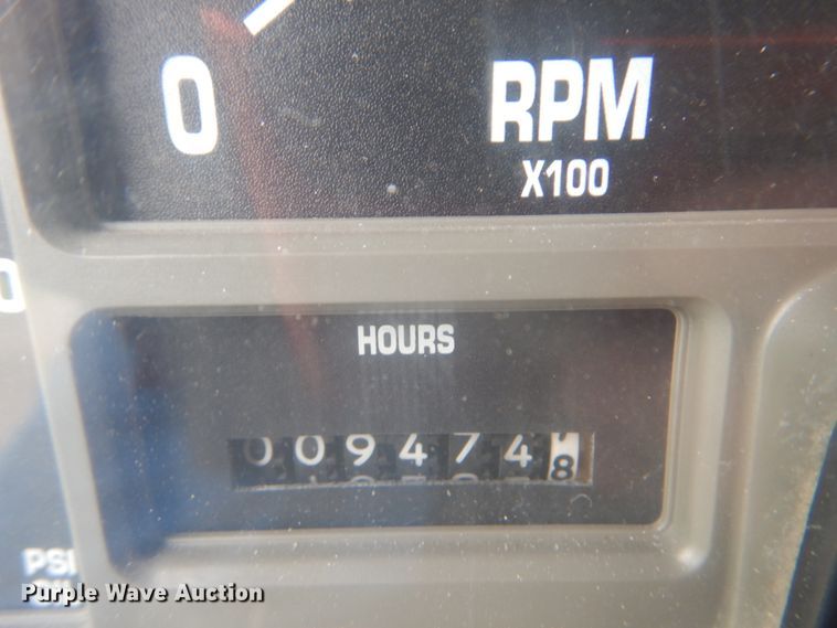 image for item FT9471 2002 International 4900 digger derrick truck