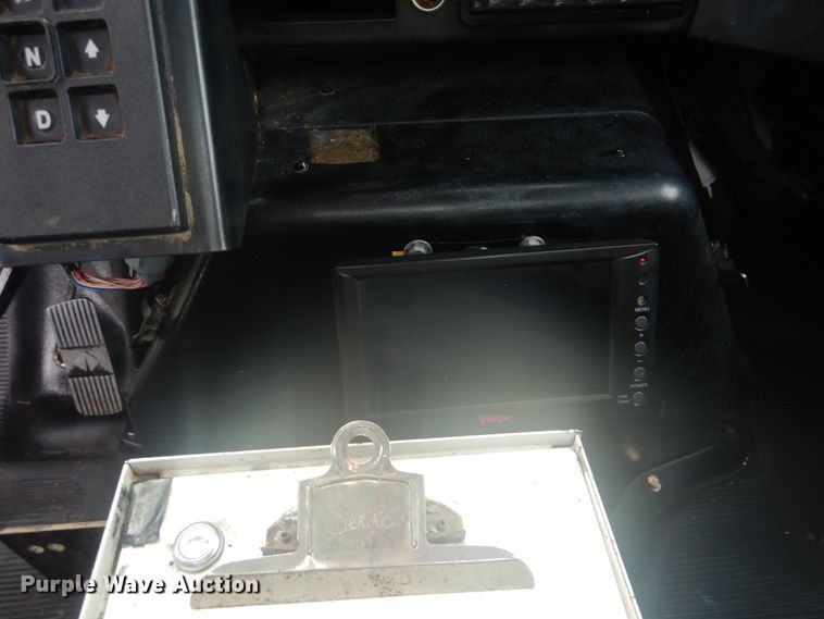 image for item FT9471 2002 International 4900 digger derrick truck