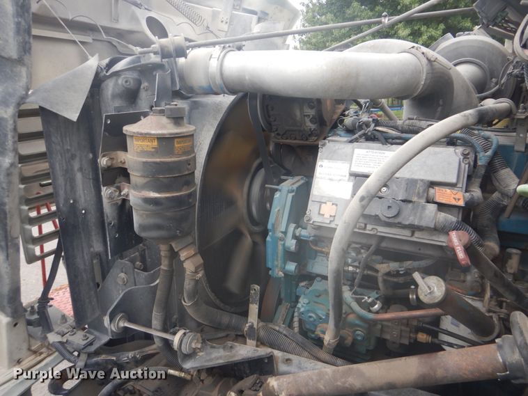 image for item FT9471 2002 International 4900 digger derrick truck