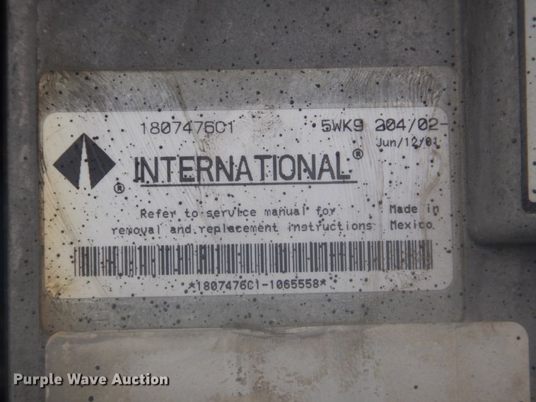 image for item FT9471 2002 International 4900 digger derrick truck