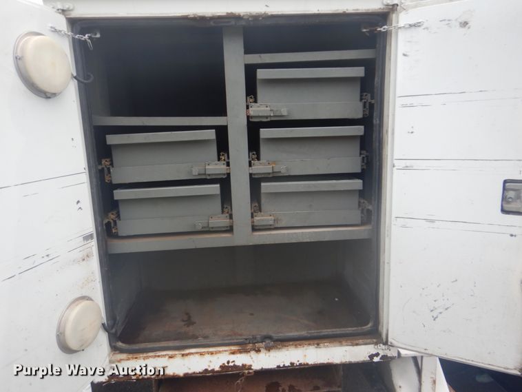 image for item FT9471 2002 International 4900 digger derrick truck