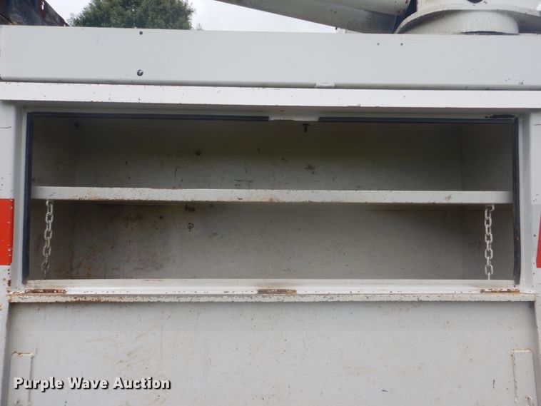 image for item FT9471 2002 International 4900 digger derrick truck