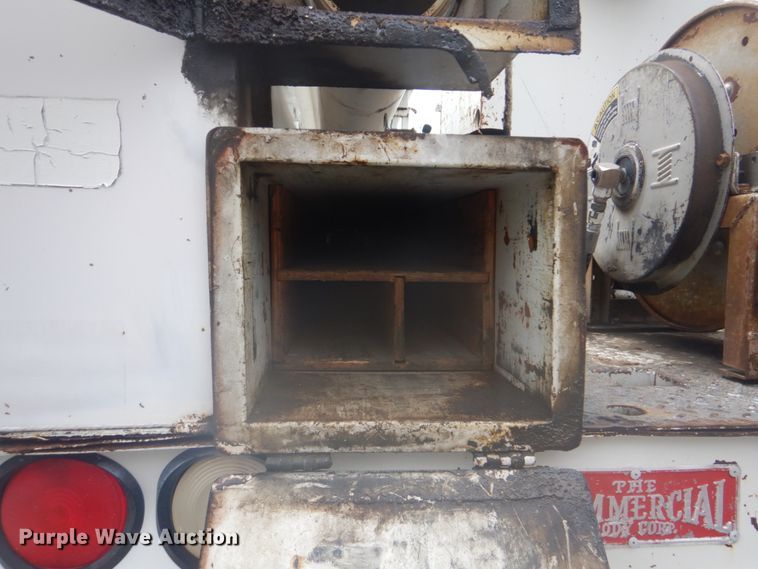 image for item FT9471 2002 International 4900 digger derrick truck