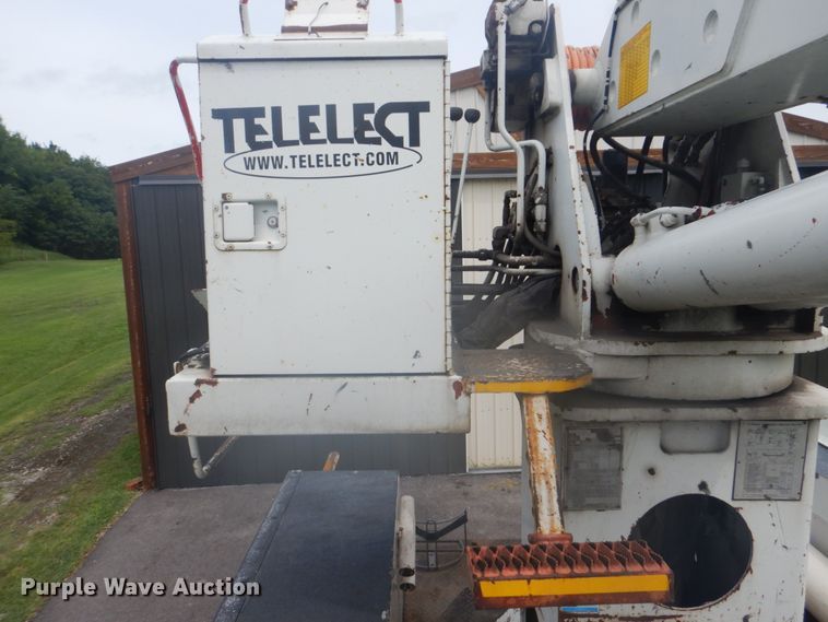 image for item FT9471 2002 International 4900 digger derrick truck