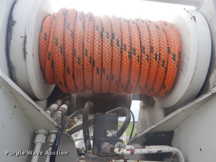 image for item FT9471 2002 International 4900 digger derrick truck