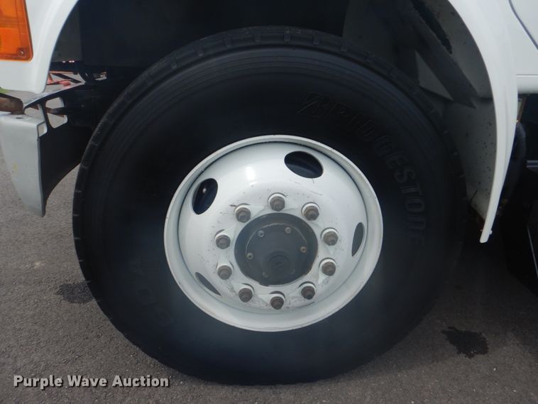 image for item FT9471 2002 International 4900 digger derrick truck