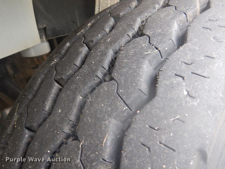 image for item FT9471 2002 International 4900 digger derrick truck