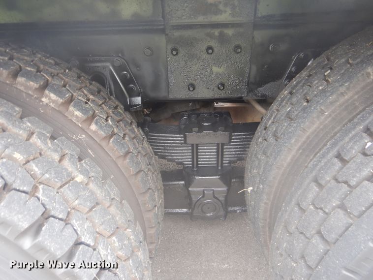 image for item FT9471 2002 International 4900 digger derrick truck