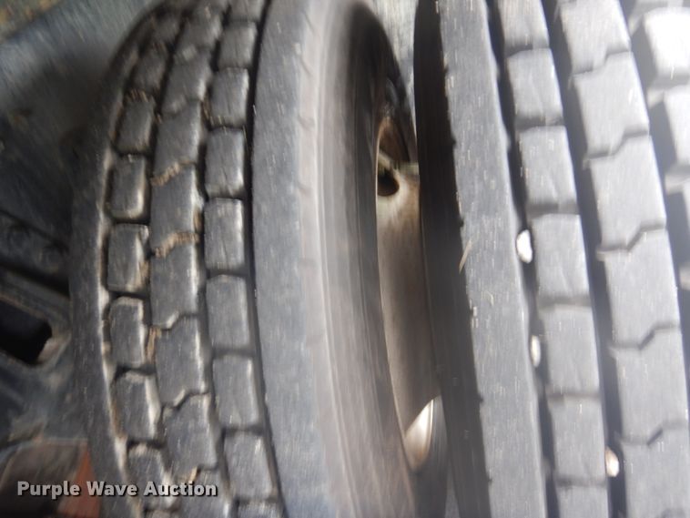 image for item FT9471 2002 International 4900 digger derrick truck